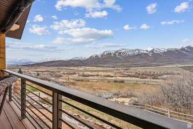 Balcony with a rural view and a mountain view