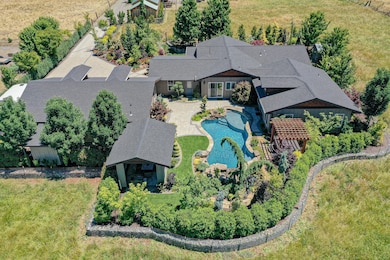 998 W Justice Rd, Central Point, OR 97502 - photo 4