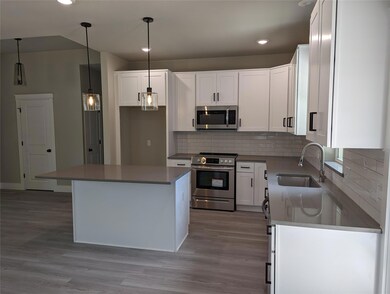 426 W Munson St, Denison, TX 75020 - photo 7