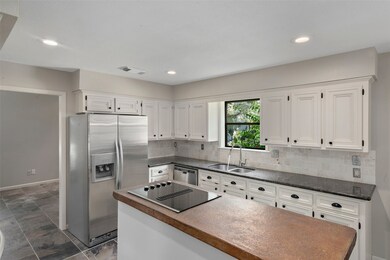 1911 Hunt Dr, Friendswood, TX 77546 - photo 6