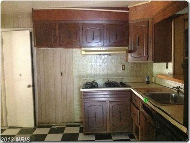 5924 Greenvale Pkwy, Riverdale, MD 20737 - photo 4