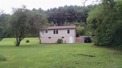 FLAT YARD WITH MOUNTAIN VIEWS