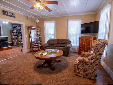 516 W 8th St, Cameron, MO 64429 - photo 5