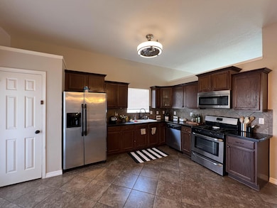 14321 Desert Sky Dr, Horizon City, TX 79928 - photo 7