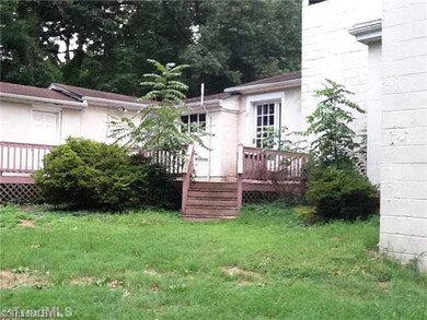 411 S Cedar Ave, Siler City, NC 27344 - photo 2