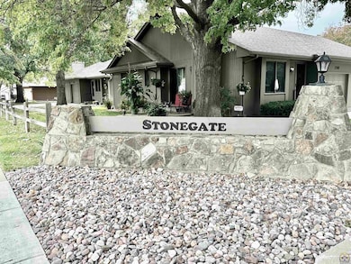 741 SW Mifflin Rd, Topeka, KS 66606 - photo 2