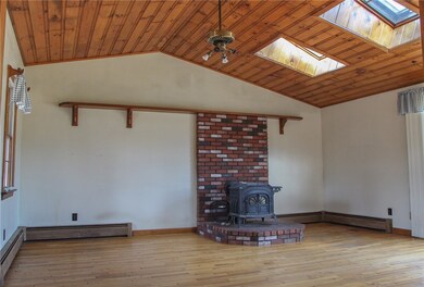 132 Touisset Rd, Warren, RI 02885 - photo 2