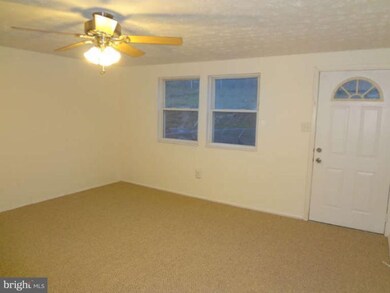 440 Burbank Ct, Halethorpe, MD 21227 - photo 5