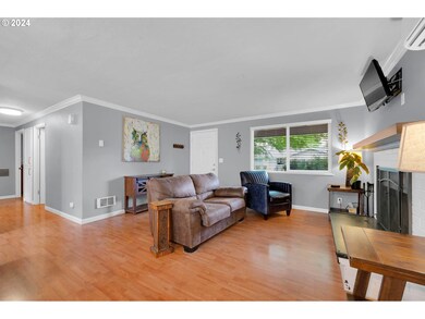 Living Room/Entrance