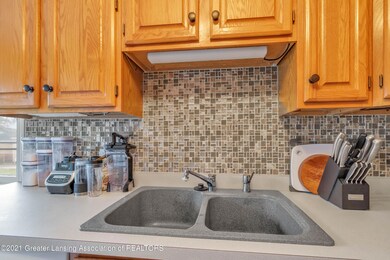 2311 Chatham Rd, Lansing, MI 48910 - photo 6