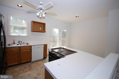 86 Victoria Square, Frederick, MD 21702 - photo 5