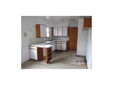 5261 E Lake Rd, Sheffield Lake, OH 44054 - photo 7