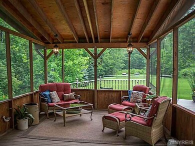 Porch - Screened. Spend relaxing days on the scree