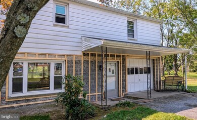 649 1ST FL N Warren St, Orwigsburg, PA 17961 - photo 2