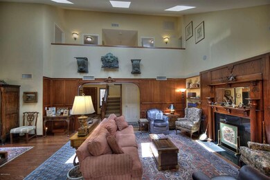 004_Living Room Detail