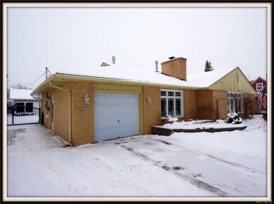 685 Treichler St, North Tonawanda, NY 14120 - photo 2