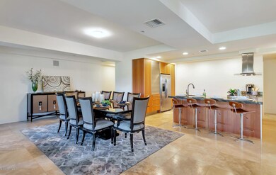 7117 E Rancho Vista Dr-large-007-015-Din