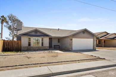 320 N Kern St, Ridgecrest, CA 93555 - photo 2