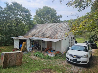 850 Defeated Creek Rd, Centerville, TN 37033 - photo 4