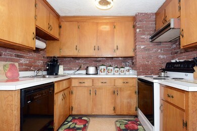 37 Tuttle St, Saugus, MA 01906 - photo 3