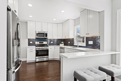 339 N Emroy Ave, Elmhurst, IL 60126 - photo 3