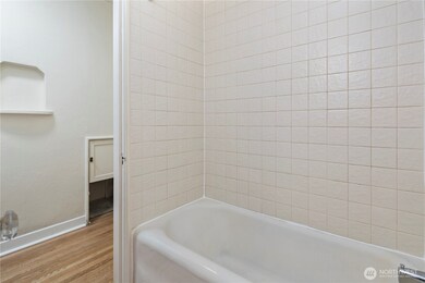 4515 Burke Ave N, Seattle, WA 98103 - photo 6