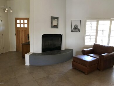 Sitting area w/Fireplace