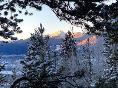 A snowy peek at Buyer's small@0.25x