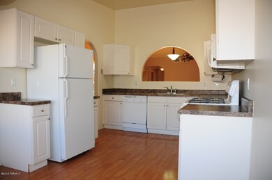 2-Kitchen1