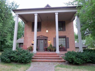 Grand Porch