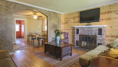 2220 Washington St, Cedar Falls, IA 50613 - photo 2