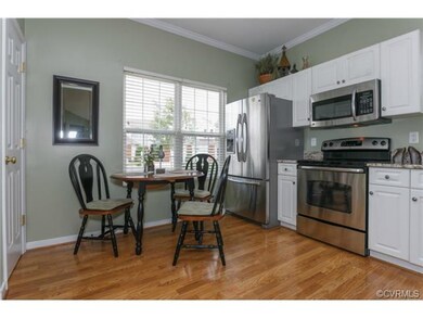 Enjoy the waterviews from your kitchen table!