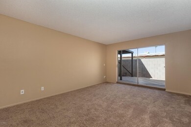3034_W_Redfield_Rd_03