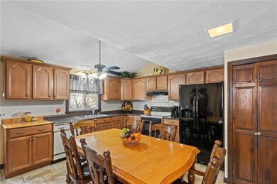 11 Coggeshall Ave, Bristol, RI 02809 - photo 3