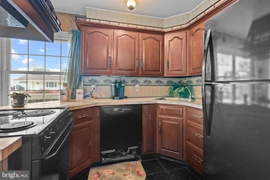 34 Tulip Ln, Levittown, PA 19054 - photo 6