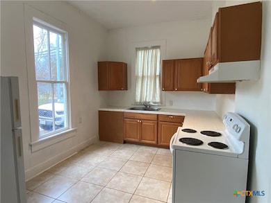 403 E Elm St, Seguin, TX 78155 - photo 5