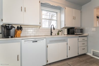 408 E 322nd St, Willowick, OH 44095 - photo 4