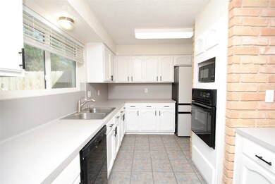 12502 Aste Ln, Houston, TX 77065 - photo 3