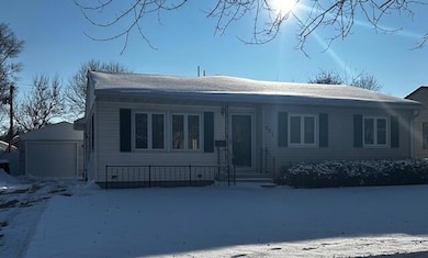 921 W Elm Ave, Mitchell, SD 57301 - photo 2