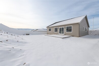 945 N Macaw Ave, East Wenatchee, WA 98802 - photo 3