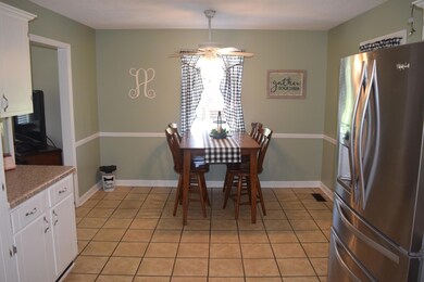 Kitchen eating area