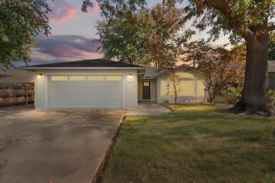 1132 Hampton Dr, Central Point, OR 97502 - photo 3