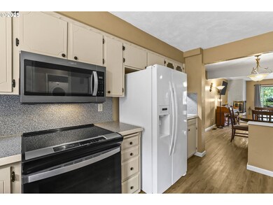 14523 NE Stanton Ct, Portland, OR 97230 - photo 5