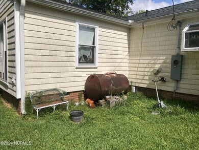 Oil tank