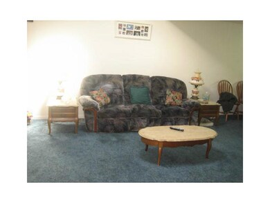 992 Williamsburg Cir, Warwick, RI 02886 - photo 4