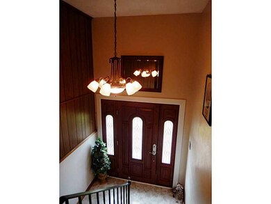 Entry/Foyer.