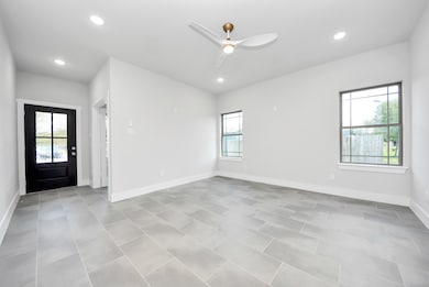 1110 E Main St, La Porte, TX 77571 - photo 6