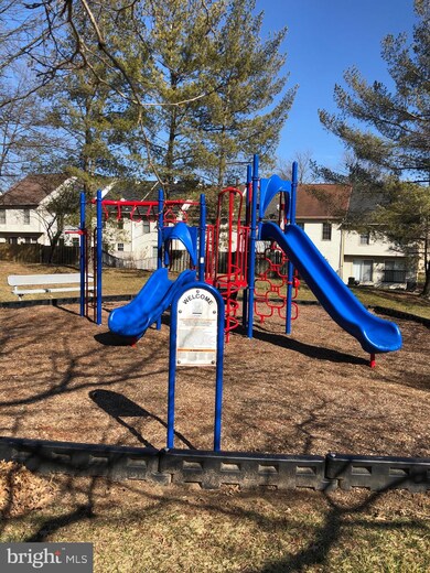 3831 Swan House Ct, Burtonsville, MD 20866 - photo 2