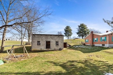 304 S Greever St, Rural Retreat, VA 24368 - photo 5