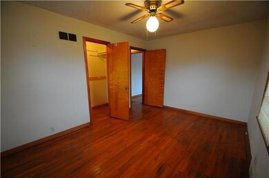 4940 Switzer St, Shawnee, KS 66203 - photo 6